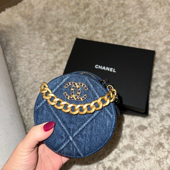 Denim Quilted Chanel 19 Round Clutch With Chain Blue - Picture 3 of 6